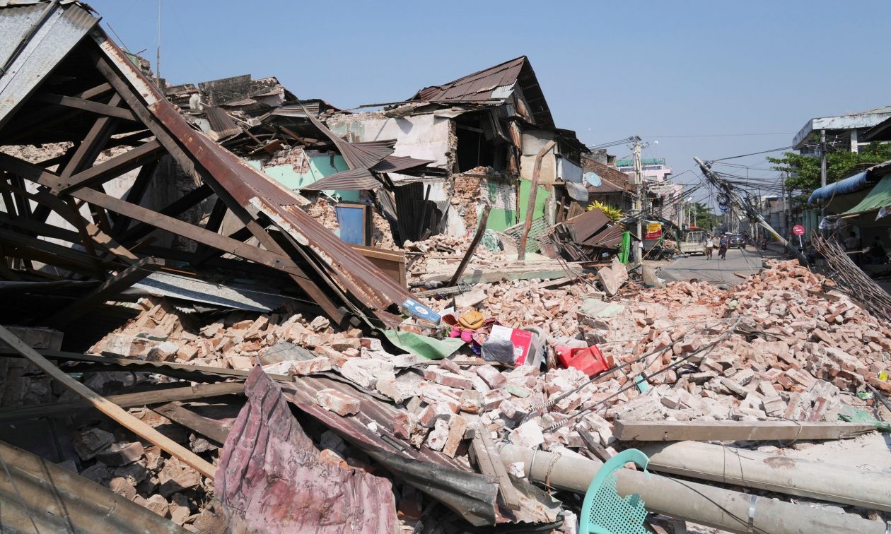 Mιανμάρ: Γυναίκα ανασύρθηκε ζωντανή από τα ερείπια 91 ώρες μετά τον φονικό σεισμό