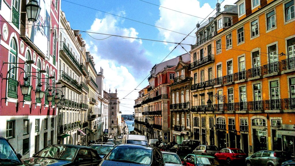 Βίντεο: Μοιάζει με την Καμπούλ αλλά είναι η Λισαβόνα!