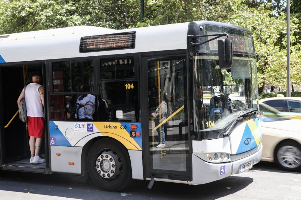 Ταύρος: Γυναίκα παγιδεύτηκε στην πόρτα λεωφορείου και σύρθηκε για μέτρα χωρίς ο οδηγός να καταλάβει τίποτα