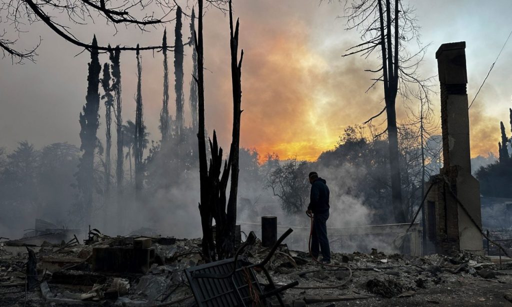 Φωτιές στο Λος Άντζελες: Εντοπίστηκαν τα λείψανα του 30ού θύματος