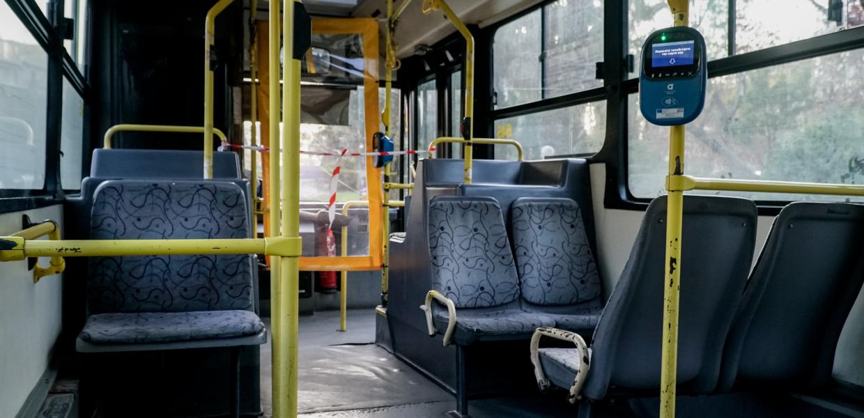 Αγία Παρασκευή: Οροφή λεωφορείου κατέρρευσε πάνω στον οδηγό!