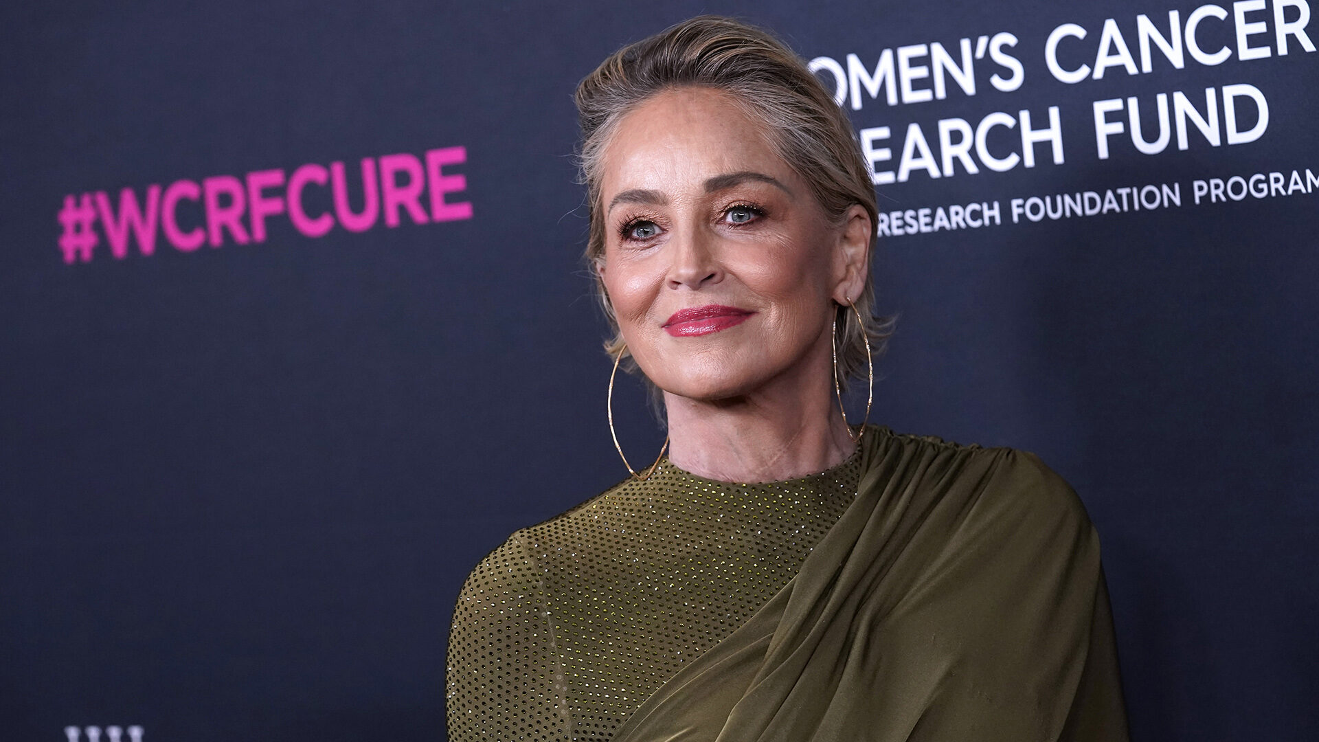 Σάρον Στόουν: Στην Αθήνα η διάσημη ηθοποιός – Δείτε φωτογραφίες