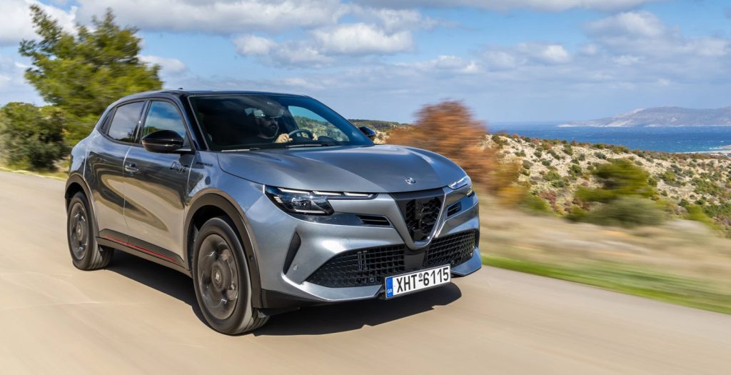 Δοκιμάζουμε τη νέα Alfa Romeo Junior Ibrida