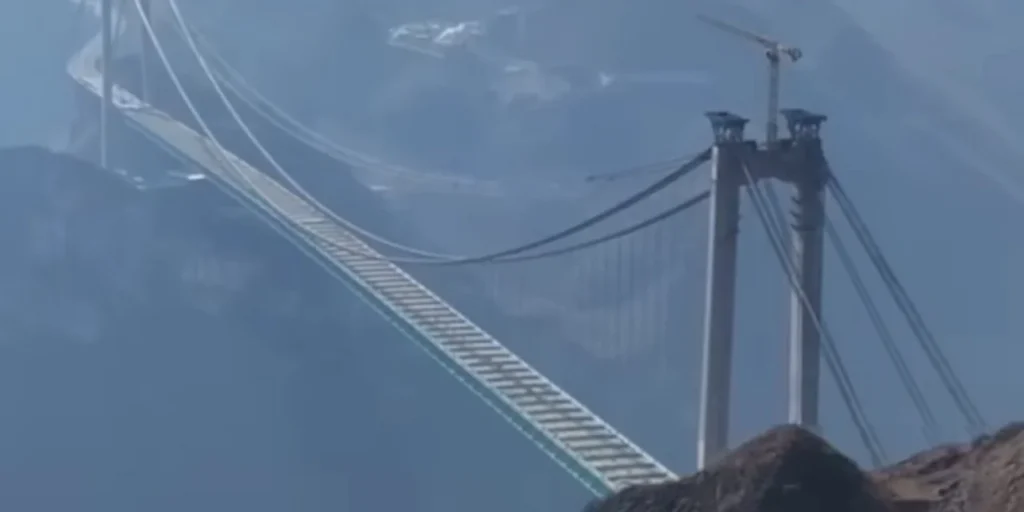 Κίνα: Ολοκλήρωσε την κατασκευή της ψηλότερης γέφυρας στον κόσμο (βίντεο)