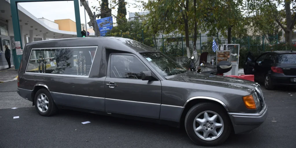 ΕΛΑΣ: Συνελήφθησαν έξι άτομα για χρηματισμούς – Οι παράνομες δουλειές γραφείου τελετών