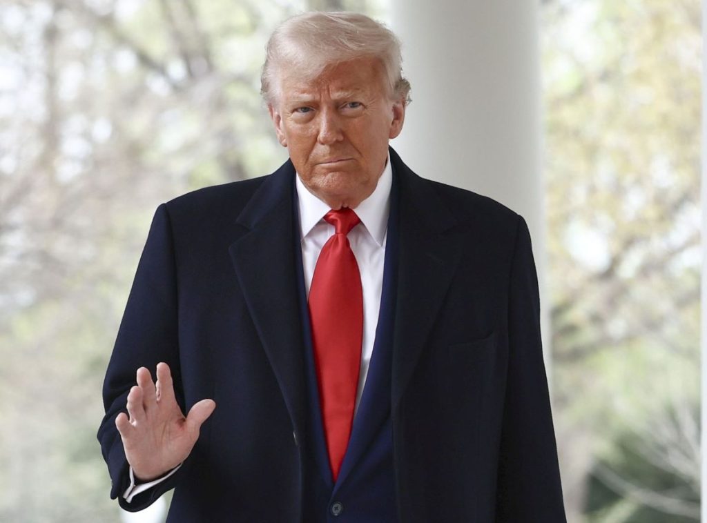 Ν.Τραμπ για TikTok: «Χάλασε η συμφωνία με την Κίνα – Άλλαξε γνώμη λόγω των δασμών»