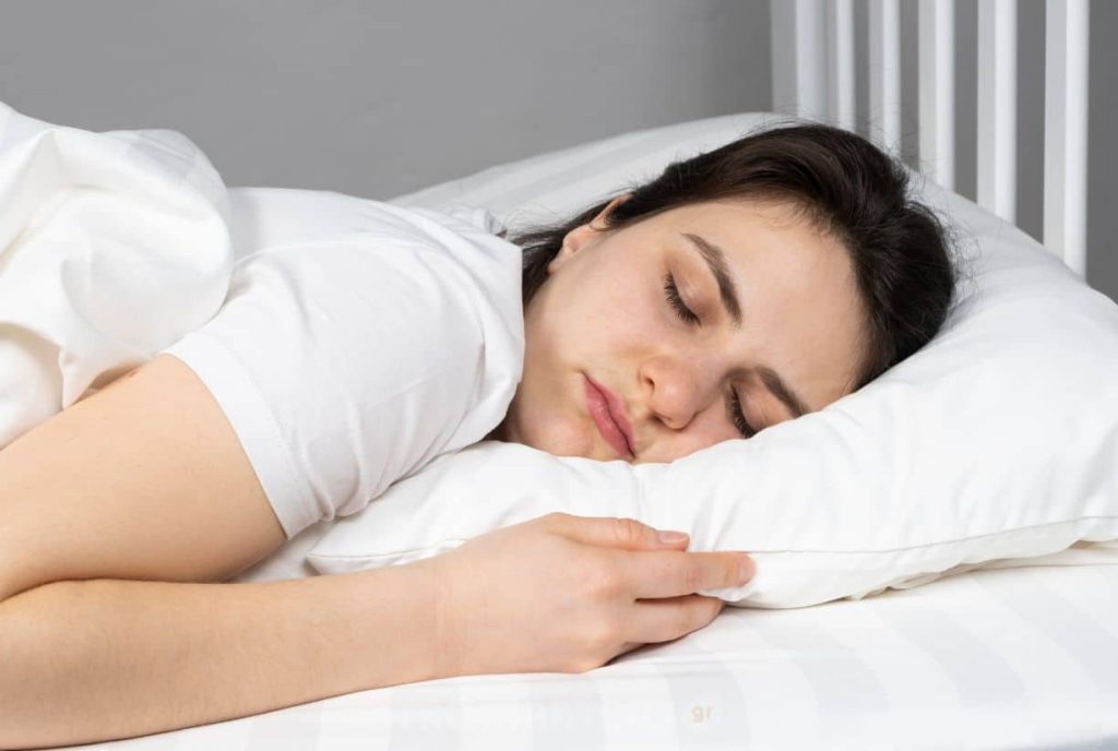 Δείτε ποιες είναι οι πιθανές αιτίες που απελευθερώνονται υπερβολικές ποσότητες σάλιου όταν κοιμάστε