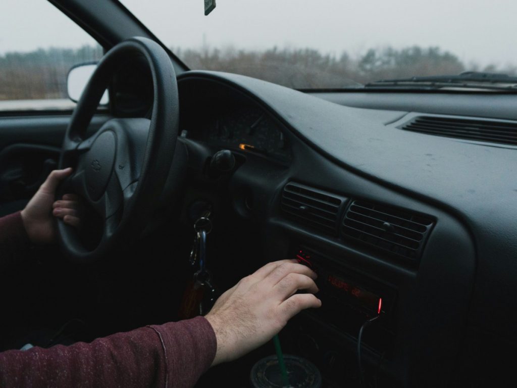 Το ChatGPT απαντάει: Τα καινούργια ή τα παλαιά αυτοκίνητα είναι καλύτερα;