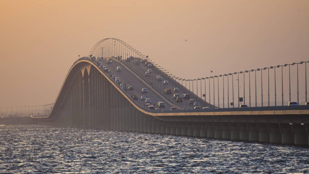 Αυτός είναι ο δρόμος με τις 5 γέφυρες και τα 7 τεχνητά νησιά – Δείτε ποιες χώρες συνδέει