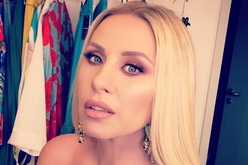 Δύσκολες ώρες για τη Γωγώ Μαστροκώστα: Οι νέες πληροφορίες για τη μάχη με τον καρκίνο