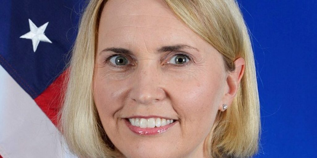 Ξαφνική παραίτηση της πρέσβεως των ΗΠΑ στην Ουκρανία μετά απο τρία χρόνια θητεία