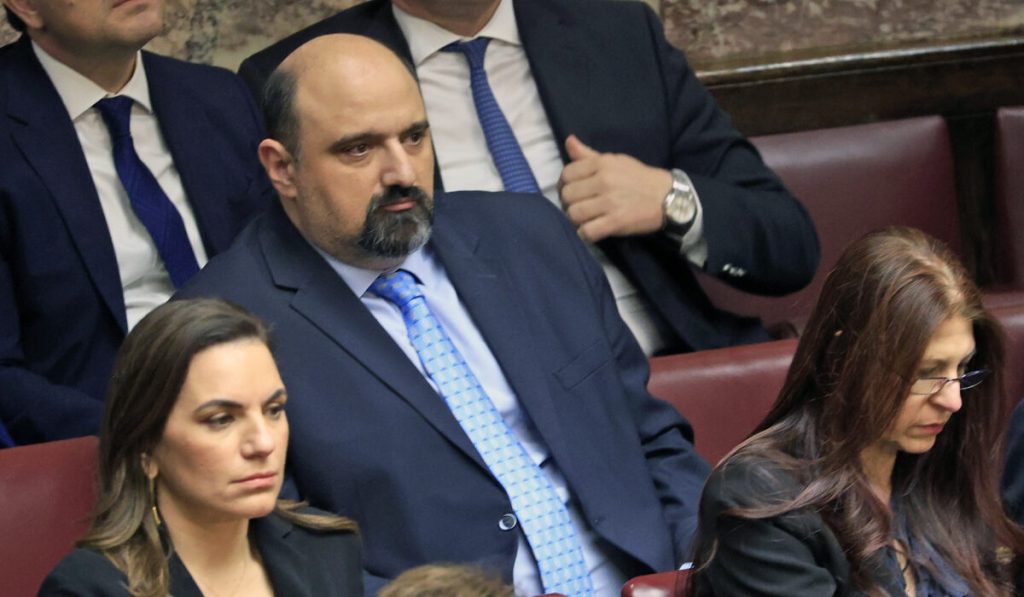 Ένταση στη Βουλή: Αποχώρησε ο ΣΥΡΙΖΑ από τη συζήτηση για την παραπομπή του Χ.Τριαντόπουλου στη δικαιοσύνη