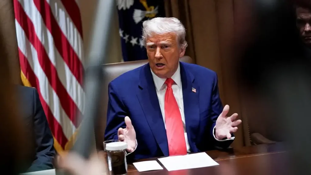 Λευκός Οίκος: «Αισιόδοξος ο Τραμπ ότι θα καταλήξει σε εμπορική συμφωνία με την Κίνα»