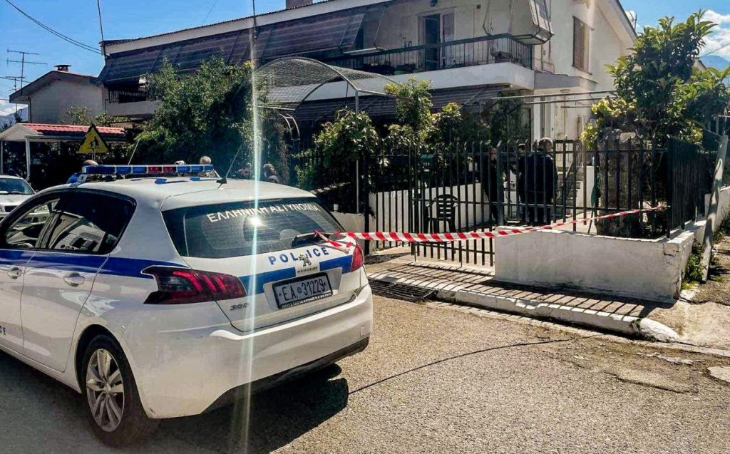 Δολοφονία στο Αίγιο: Προθεσμία για να απολογηθεί την Τρίτη πήρε ο 23χρονος που σκότωσε τον θείο και τον φίλο του