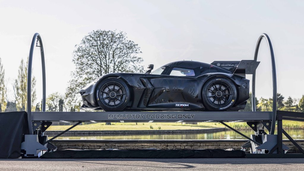 Αυτό είναι το πρώτο αυτοκίνητο στον κόσμο που αψήφησε τη βαρύτητα και κινήθηκε ανάποδα (βίντεο) 