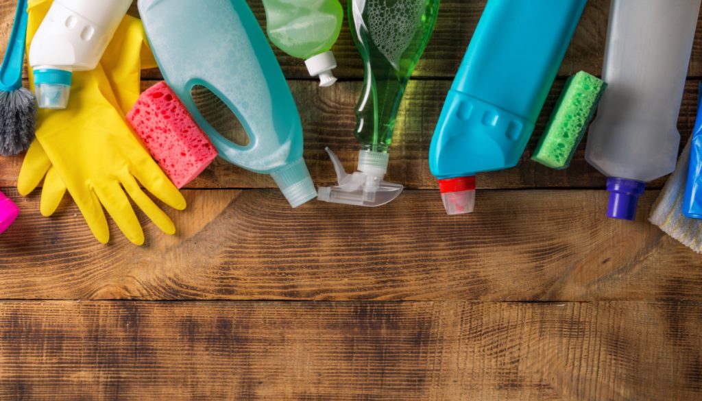 Χλωρίνη: Ποιοι κίνδυνοι υπάρχουν όταν την χρησιμοποιείτε – Βασικές προφυλάξεις