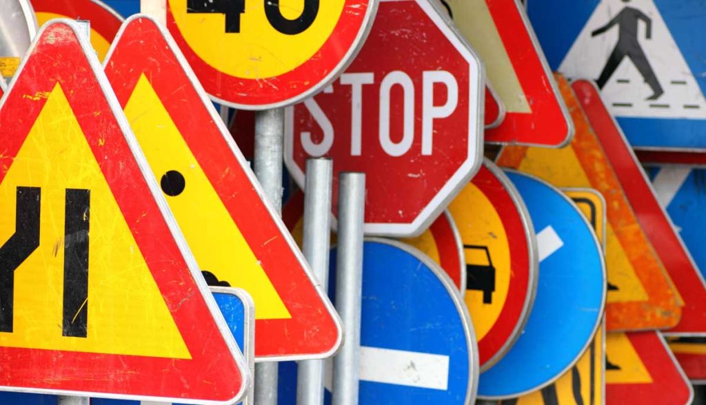 9 στους 10 οδηγούς δεν τη γνωρίζουν: Η πινακίδα που δίνει προτεραιότητα στους ελληνικούς δρόμους