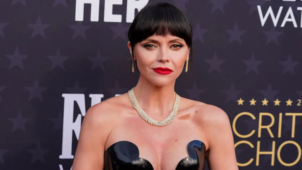 Η Κρίστίνα Ρίτσι αποκάλυψε ότι έλαβε φωτογραφία ενός πέους μέσω του ταχυδρομείου όταν ήταν 11 ετών: «Με στοίχειωσε»