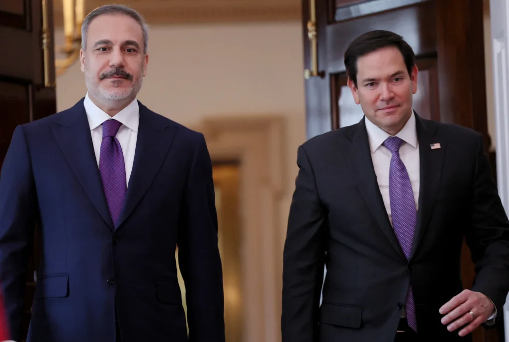 Τηλεφωνική επικοινωνία Χ.Φιντάν – Μ.Ρούμπιο: Στο επίκεντρο οι προσπάθειες κατάπαυσης του πυρός στην Ουκρανία