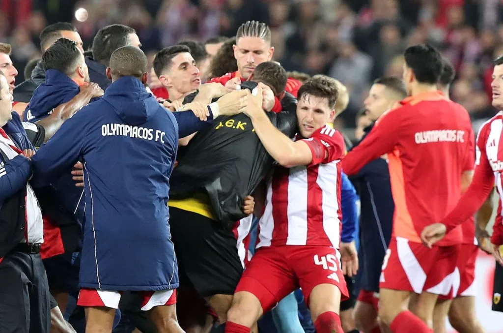 Super League: Σε απολογία κλήθηκαν Ολυμπιακός, ΑΕΚ και Μ.Αλμέιδα για τα επεισόδια στο «Γ.Καραϊσκάκης»