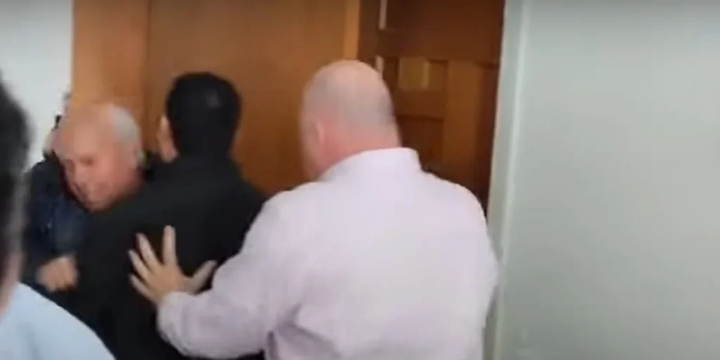 Βόλος: Υπό κράτηση ο δημοτικός σύμβουλος Σ.Λημνιός για τα επεισόδια στο δημαρχείο