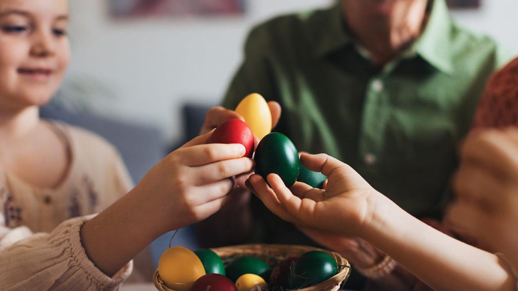 Οι οδηγίες του ΕΟΔΥ για την ασφαλή κατανάλωση τροφών τις ημέρες του Πάσχα – Τι να προσέχουμε