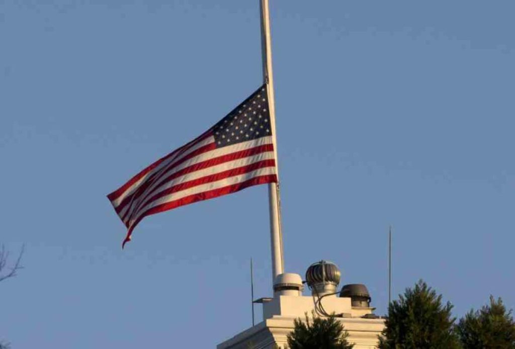 ΗΠΑ: Μεσίστιες οι σημαίες με εντολή Ν.Τραμπ σε ένδειξη πένθους για τον πάπα Φραγκίσκο