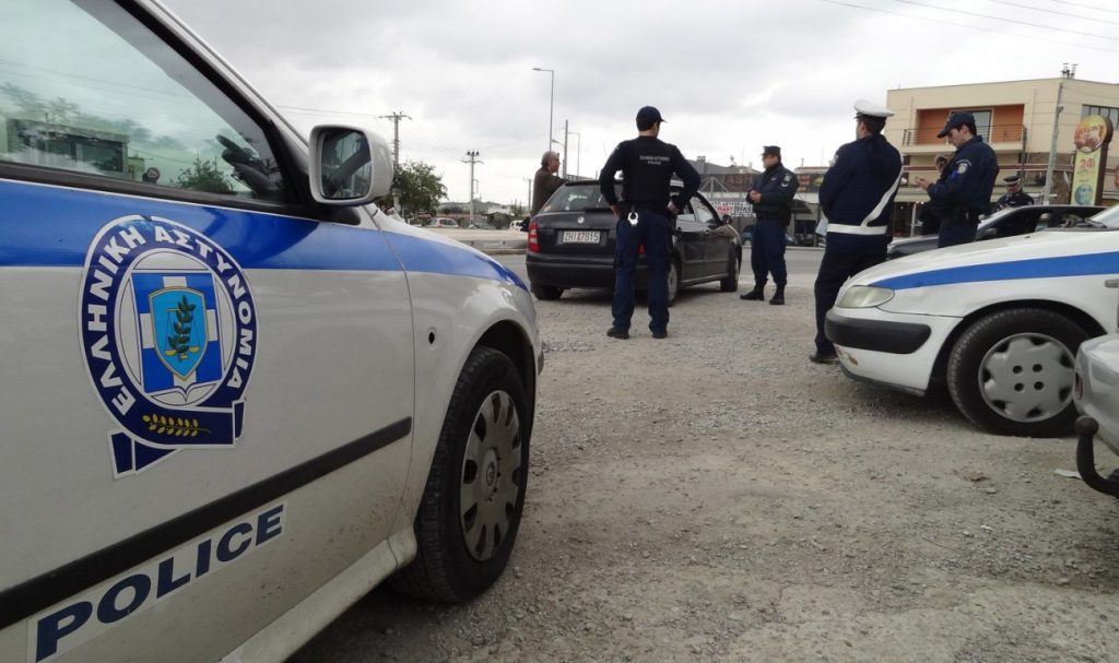 Σοβαρό περιστατικό στην Πάτρα: Βολίδα διαπέρασε τέντα σπιτιού τη στιγμή που έτρωγαν οι ένοικοί του