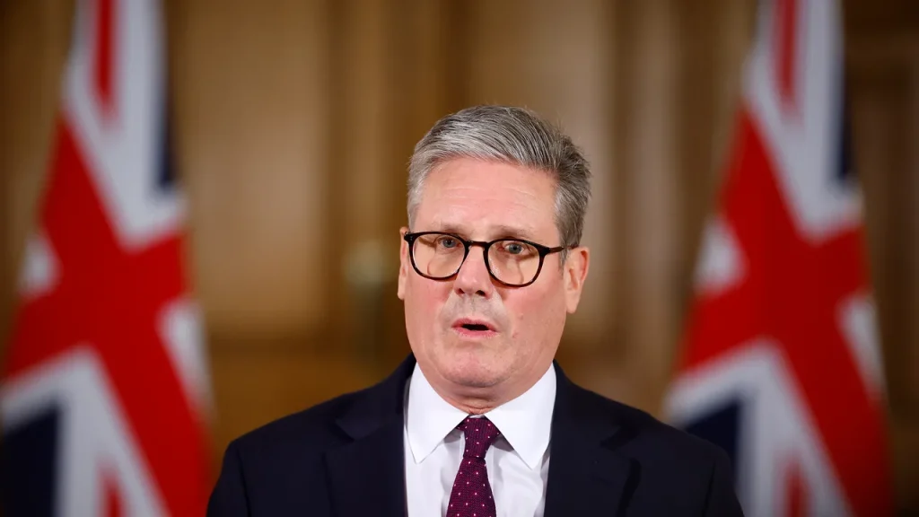 Τα «γυρίζει» τώρα ο Στάρμερ: Γιατί σπεύδει να παραδεχτεί τα αυτονόητα – «Οι τρανς γυναίκες δεν είναι γυναίκες»