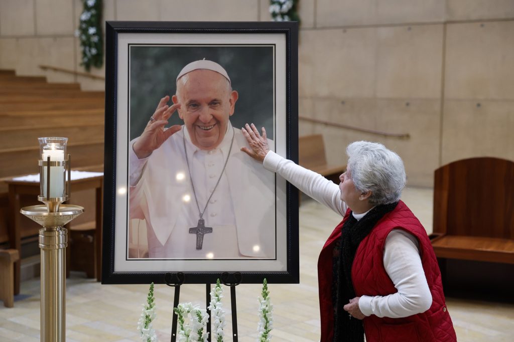Πάπας Φραγκίσκος: Μπορεί η πνευμονία να οδήγησε στο εγκεφαλικό επεισόδιο;