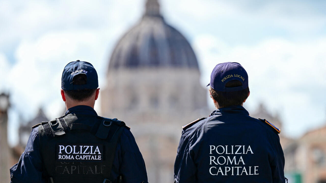 Ρώμη: Δρακόντεια τα μέτρα ασφάλειας για την κηδεία του Πάπα – Στρατιωτες στους δρόμους με ειδικά αντι-drone όπλα