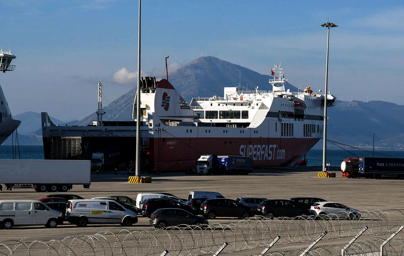 Πάτρα: Συνεχίζονται οι έρευνες για τον θάνατο της 47χρονης ναυτικού – Παρασύρθηκε από φορτηγό κατά την εκφόρτωση