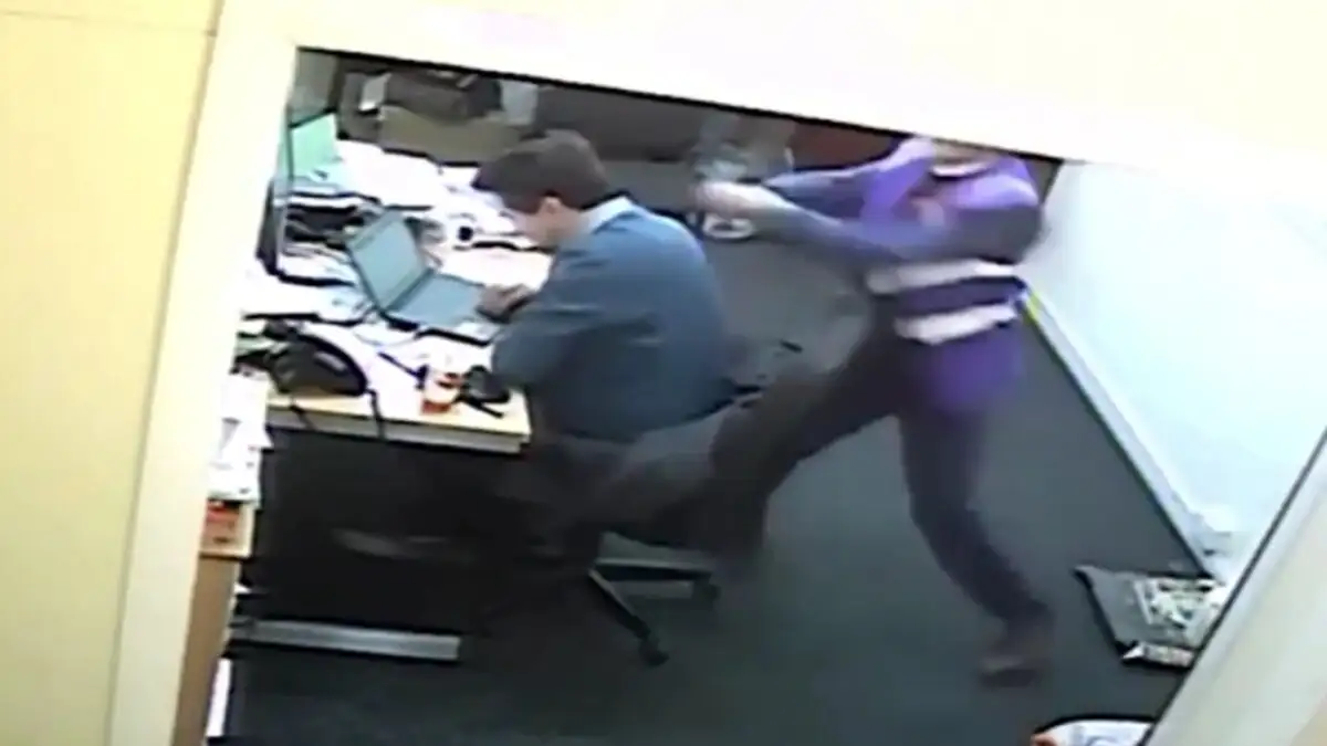 Διευθυντής σχολείου επιτίθεται με γαλλικό κλειδί στον υποδιευθυντή -Νόμιζε πως έχουν σχέση με την ίδια γυναίκα