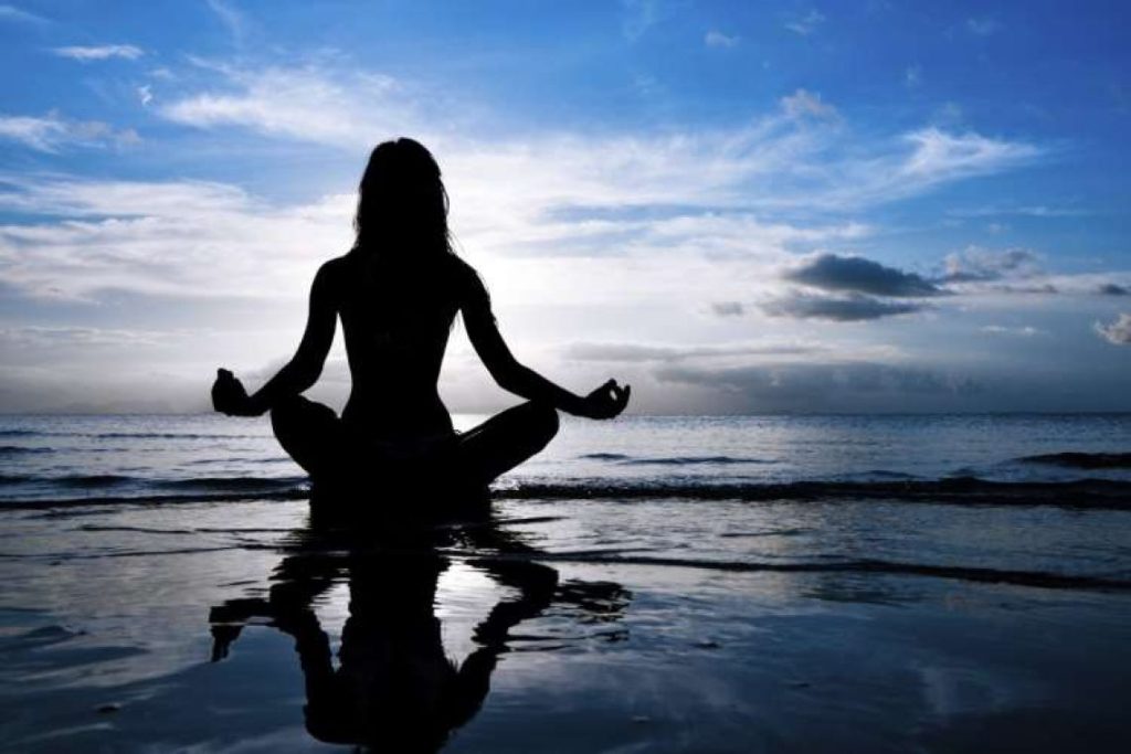 Νέα έρευνα αποκαλύπτει: Τι σημαίνει όταν κάποιος σιωπά συνεχώς για να αποφεύγει τις συγκρούσεις