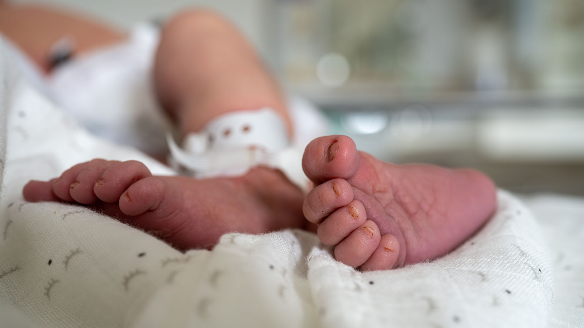 Απίστευτη υπόθεση στο Αίγιο: Βρέφος 4 μηνών βρέθηκε εθισμένο στα ναρκωτικά