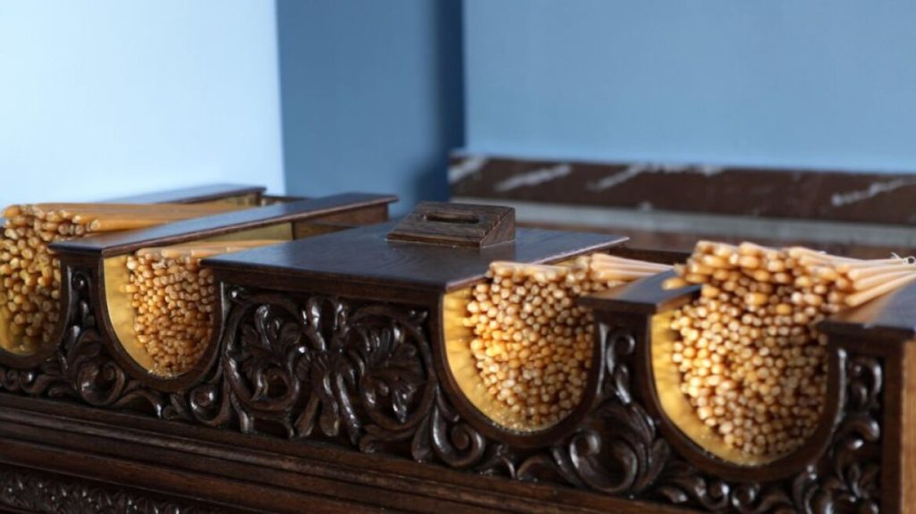 «Άδειασαν» 49 εκκλησίες κλέβοντας παγκάρια και καμπάνες – Τρεις συλλήψεις στη Λάρισα