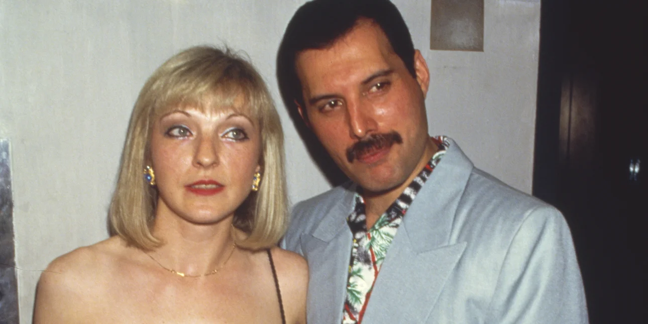 Μ.Όστιν: Δείτε πού βρίσκεται σήμερα η πρώην σύντροφος του Φ.Μέρκιουρι – Η «κατάρα» της περιουσίας που της άφησε