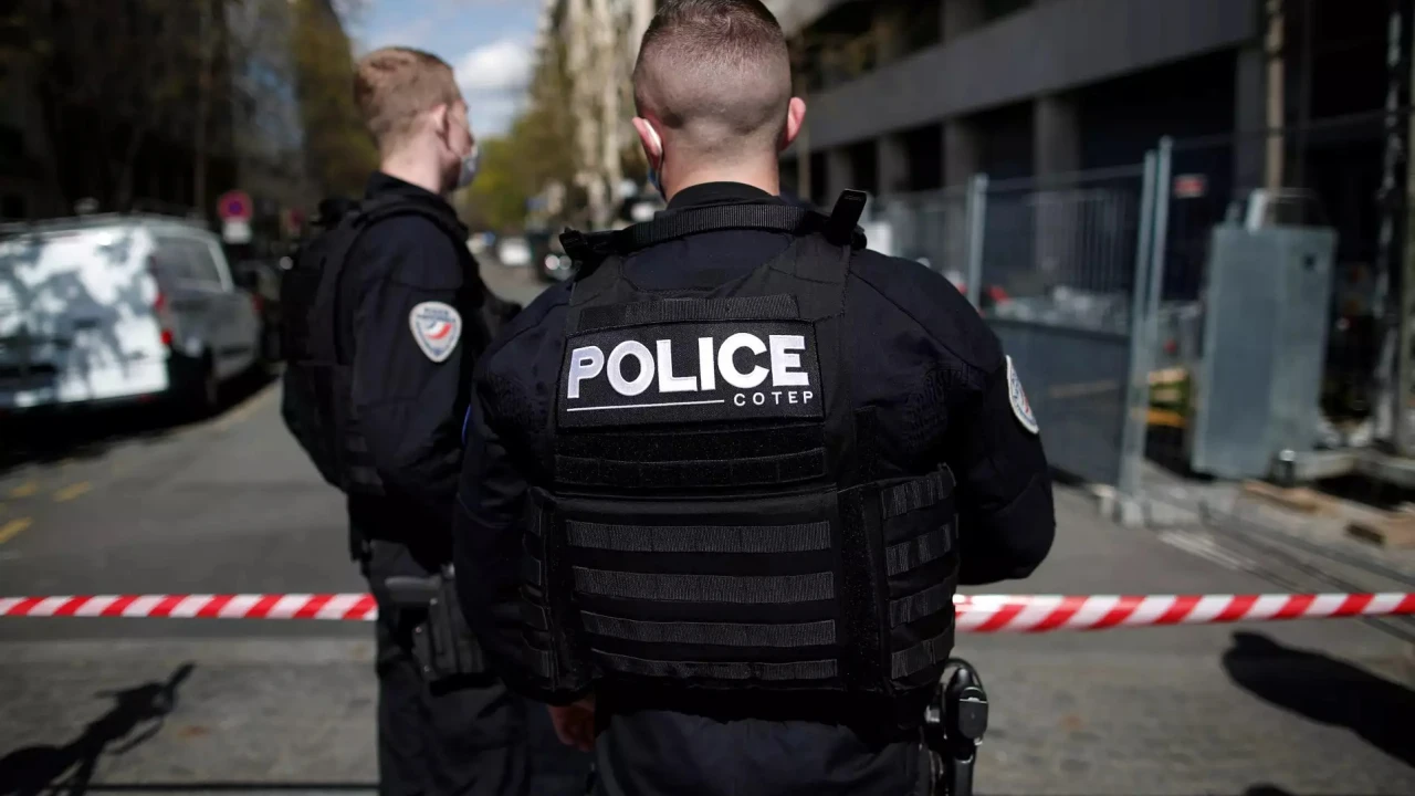 Γαλλία: Συλλήψεις σε όλη τη χώρα μετά τα περιστατικά επιθέσεων σε φυλακές και σωφρονιστικούς υπαλλήλους