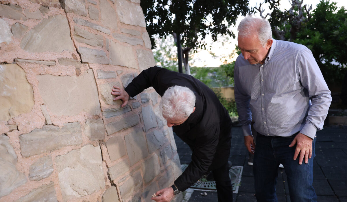 Ε.Λέκκας για Βούτες Ηρακλείου: «Είναι ένα φαινόμενο μοναδικό γιατί έχουμε δύο ρωγμές μήκους 150 μ. περίπου»