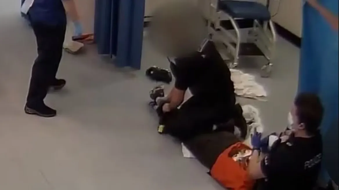 Βρετανία: Βίντεο με τη βάναυση συμπεριφορά αστυνομικών σε βάρος 24χρονου – Ο νεαρός υπέκυψε στα τραύματά του