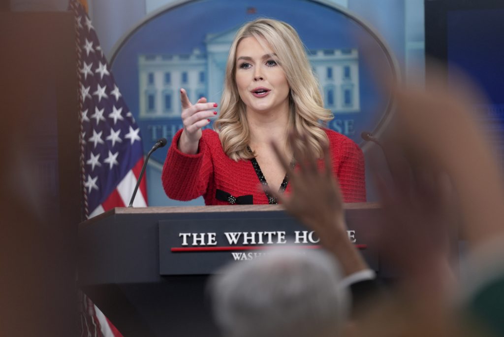 Κάρολαϊν Λέβιτ: «Ο πρόεδρος Τραμπ θέλει μόνιμη εκεχειρία στην Ουκρανία και όχι εφήμερες λύσεις»