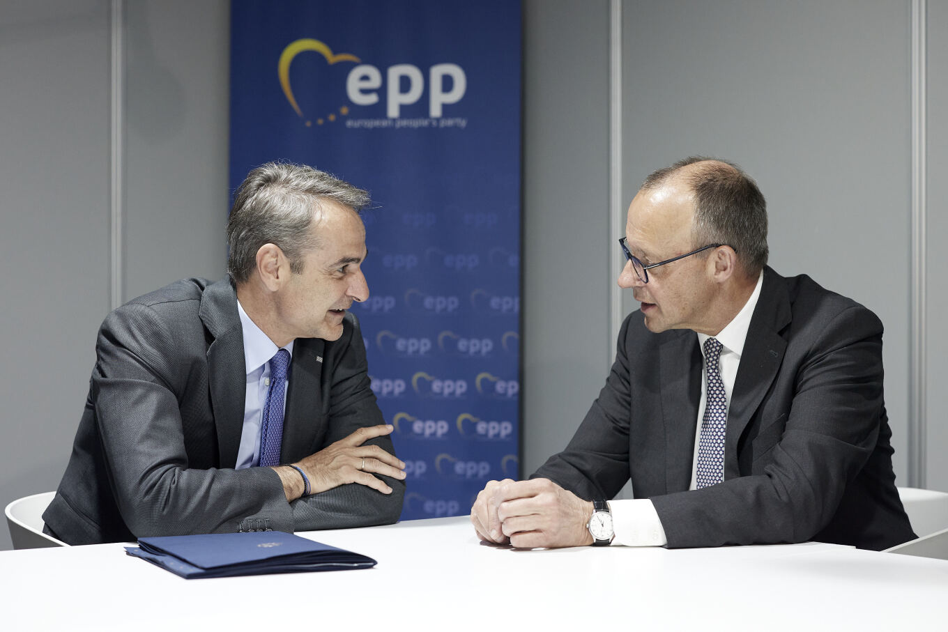 Ο Κ.Μητσοτάκης συναντήθηκε με τον Φ.Μερτς και συζήτησαν για συνεργασία στην άμυνα