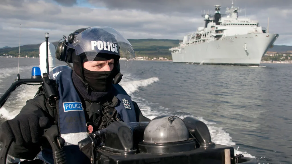 «Ξέφραγο αμπέλι» η Βρετανία: Τα «κύματα» εισροής αλλοδαπών φθάνουν σε αριθμούς ρεκόρ