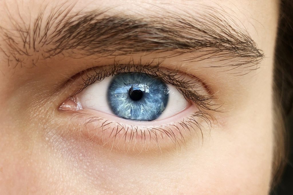 Έρευνα: Αυτό είναι το σύμπτωμα στα μάτια που δείχνει άνοια στα 45