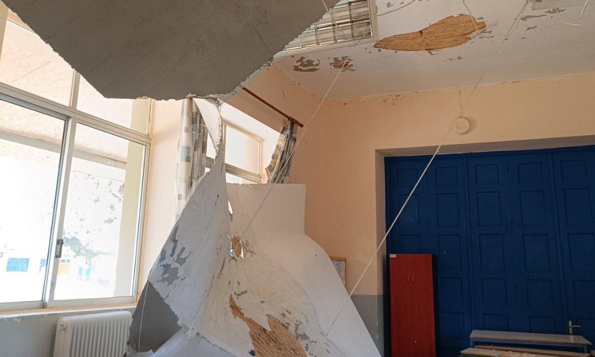 Φιλιάτρα: Κατέρρευσε το ταβάνι σχολικής τάξης – Από θαύμα δεν υπήρχαν μαθητές μέσα!