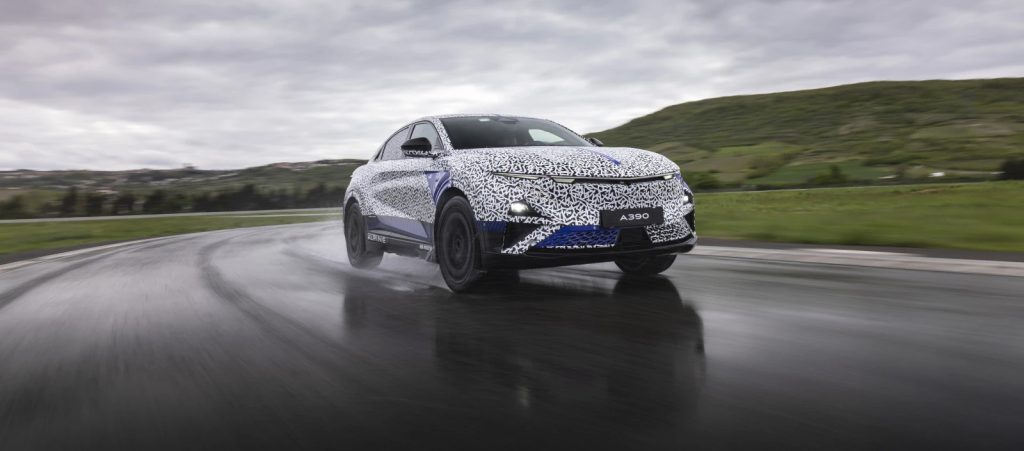 Δοκιμές Alpine A390 στο βρεμένο λίγο πριν από το λανσάρισμα