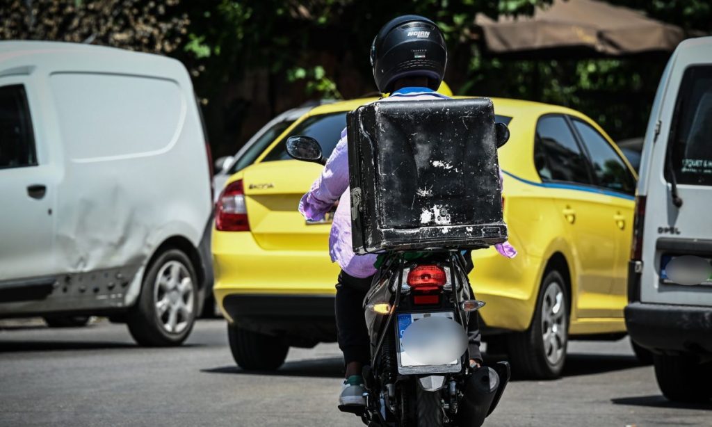 Πύργος: Δεύτερο περιστατικό κλοπής φαγητού σε διανομέα – Του έκλεψαν τα πιτόγυρα από το κουτί του