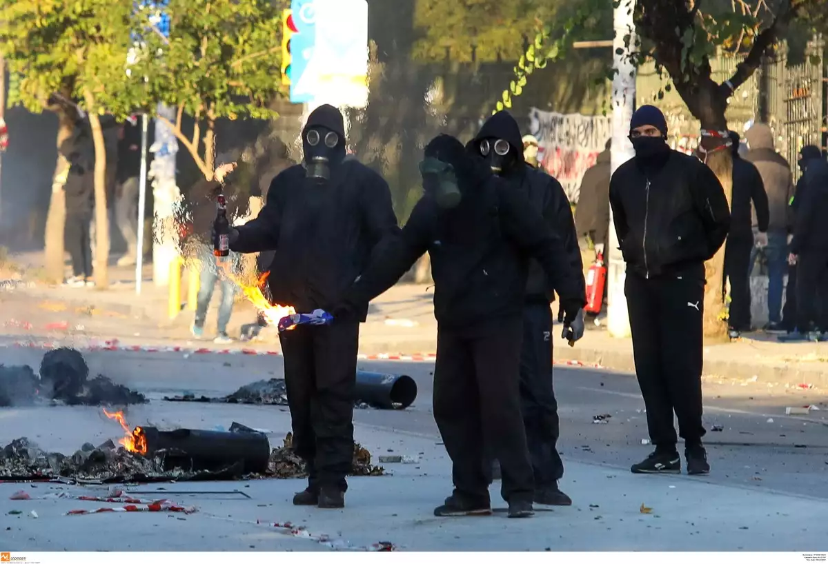 «Ηταν σαν καταδρομική επιχείρηση από ομάδα κρούσης», ο καθηγητής Σαριδάκης περιγράφει την εισβολή στη Νομική