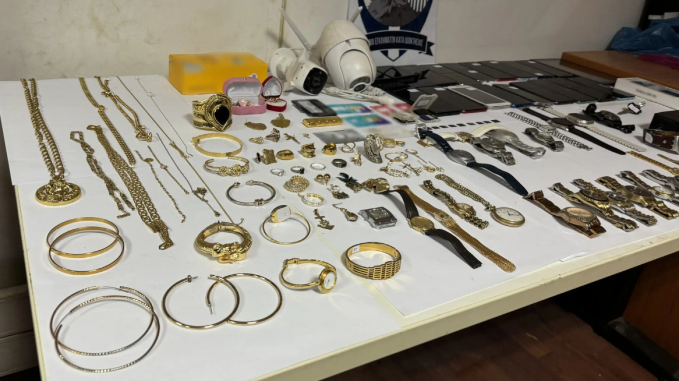 Σπείρα ληστών κατάφερε να εξαπατήσει ηλικιωμένους παριστάνοντας τους τεχνικούς – Πάνω από 170.000 ευρώ η λεία τους