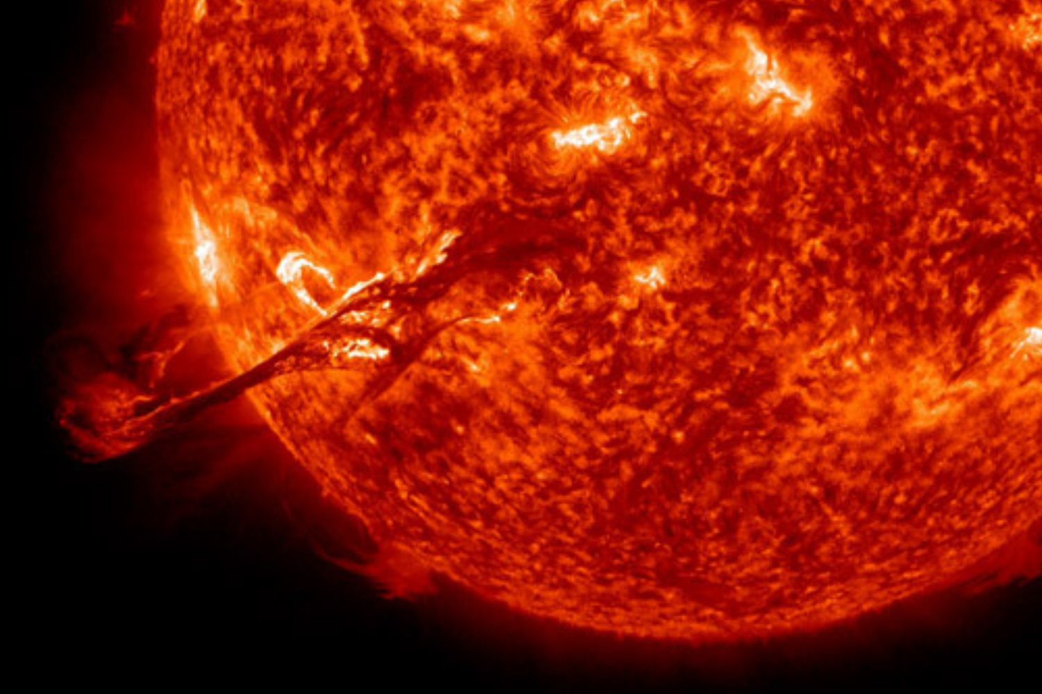 Oι επιστήμονες δημοσιοποίησαν την πιο λεπτομερή φωτογραφία του ήλιου – Δείτε ποια είναι